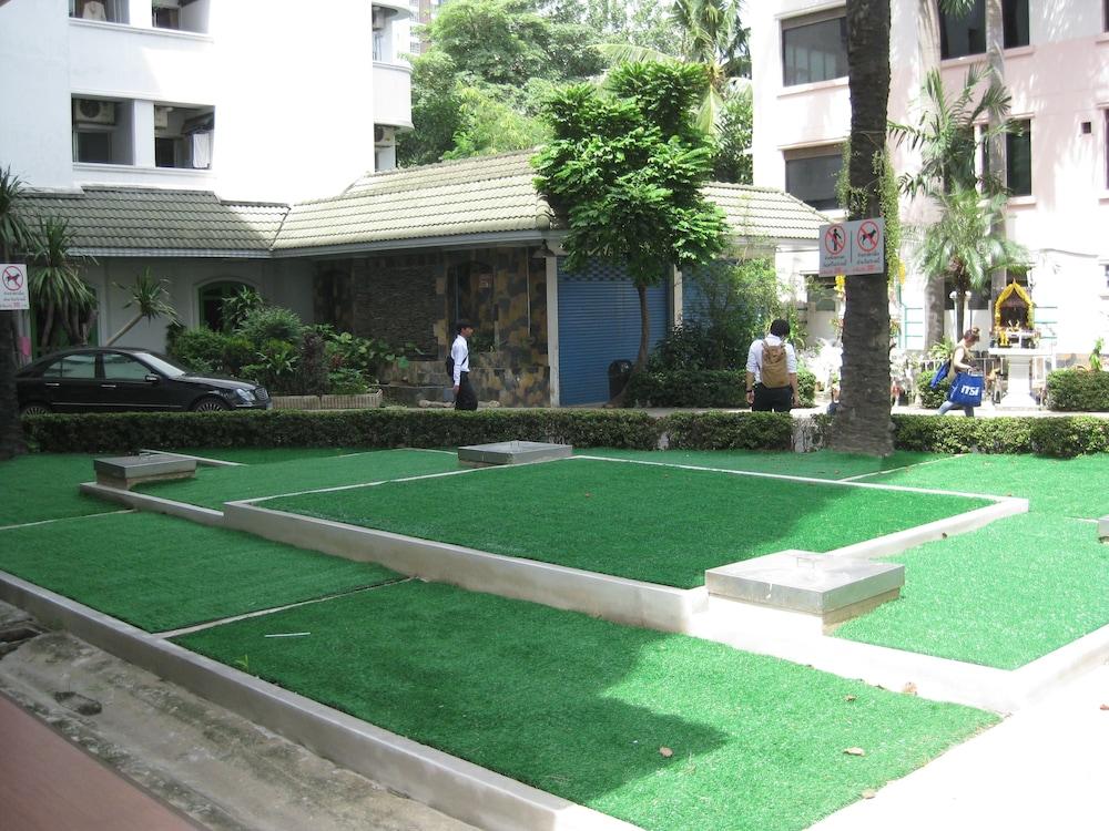 Komol Residence Bangkok Exterior photo